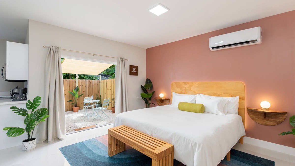 Buena Vista Apartment | Chic Deco Hideaway w/King Bed