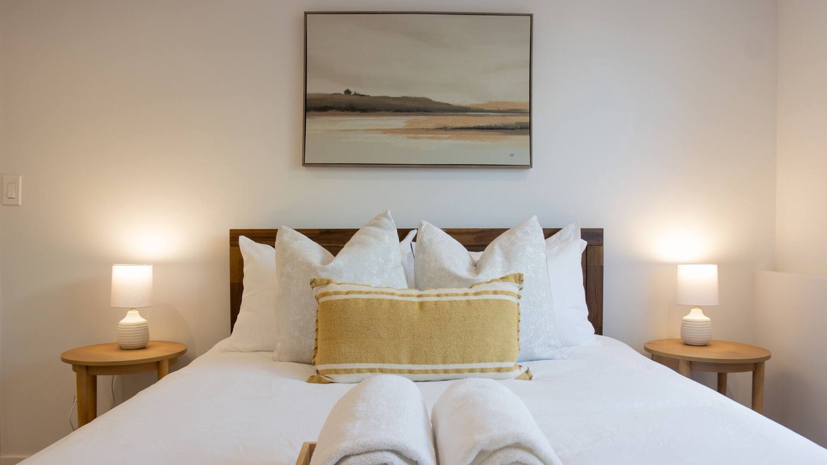 Downtown House | CHIC DESIGNS NEWLY REMODELED 4B/3BA
