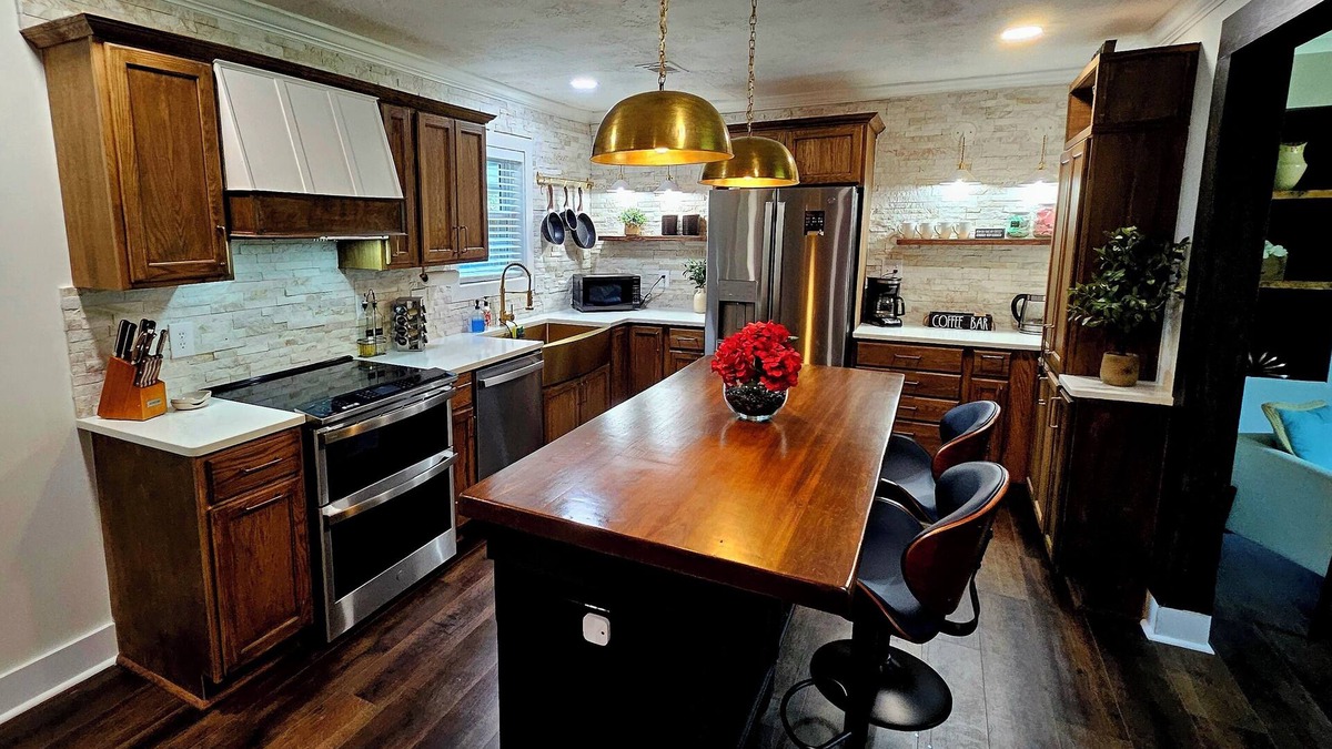 Gracewood House | Chic Designer Getaway; Private Cul-de-Sac; Veteran-Owned
