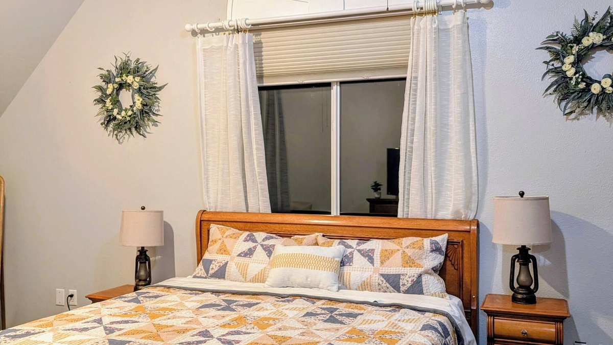 Fishhook Apartment | Chic farmouse 2-bedroom apartment with WiFi in Palmer