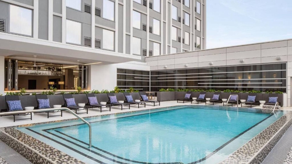 Ludlam Hotel | Chic Getaway in Miami Ideal for Couple Stay - Modern Suite with Pool Access