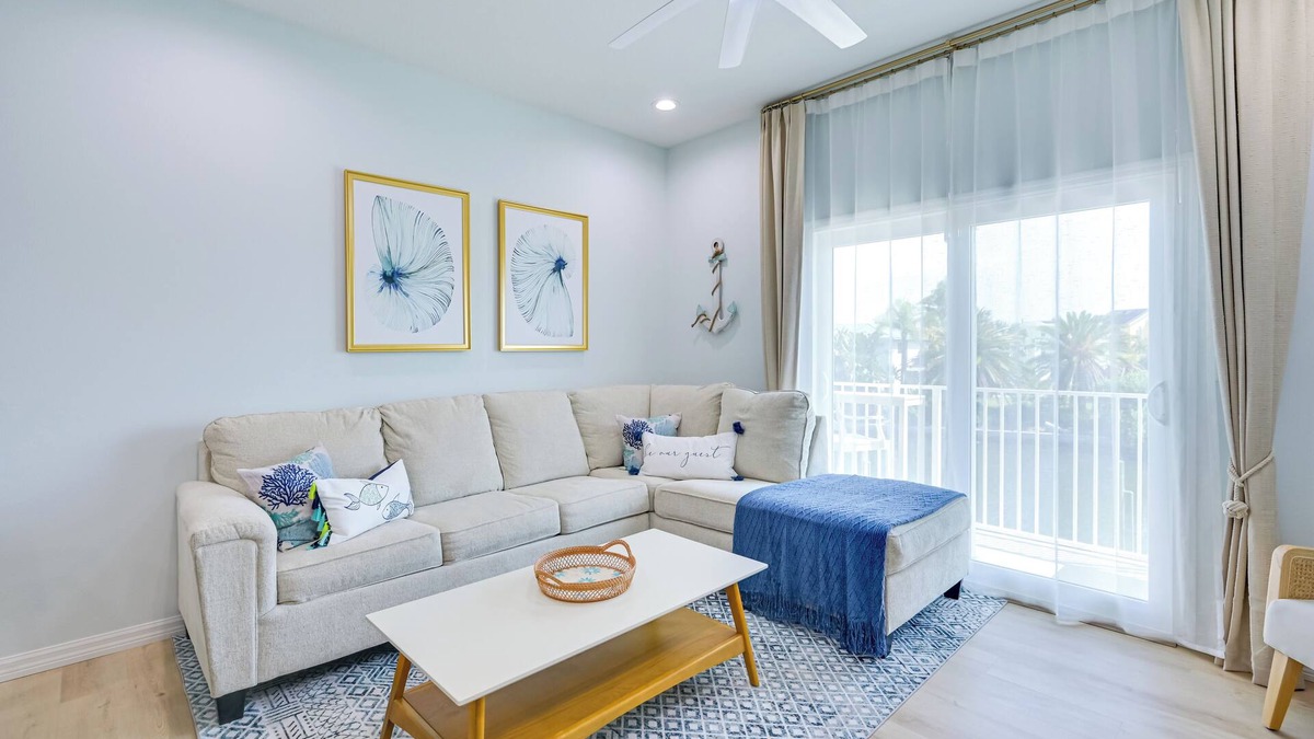 Hudson Beach Estates House | Chic Hudson Townhome: Walk to the Beach!