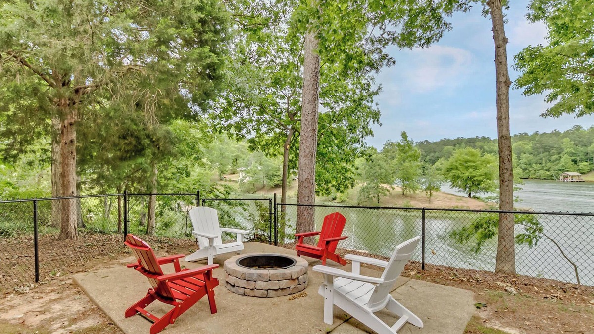 Northport House | Chic Lakeside Hideaway-Close to UA-5BR-Game Room