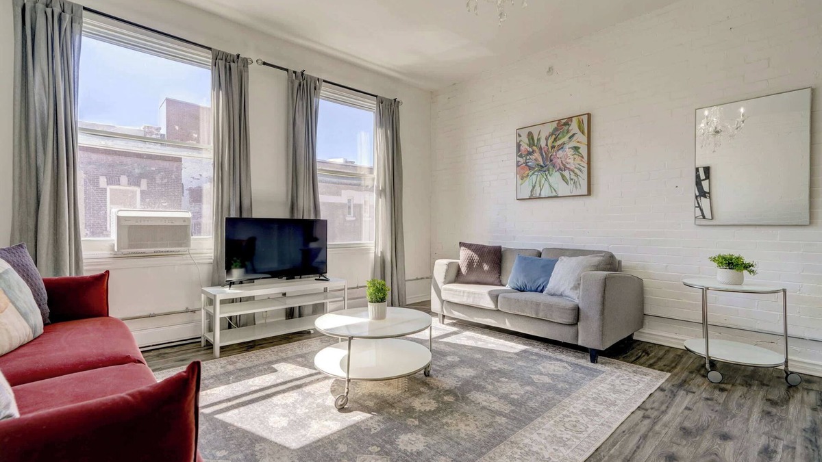 Plateau Mont Royal Apartment | Chic Le Plateau, Steps to Cafes, Art & Parks