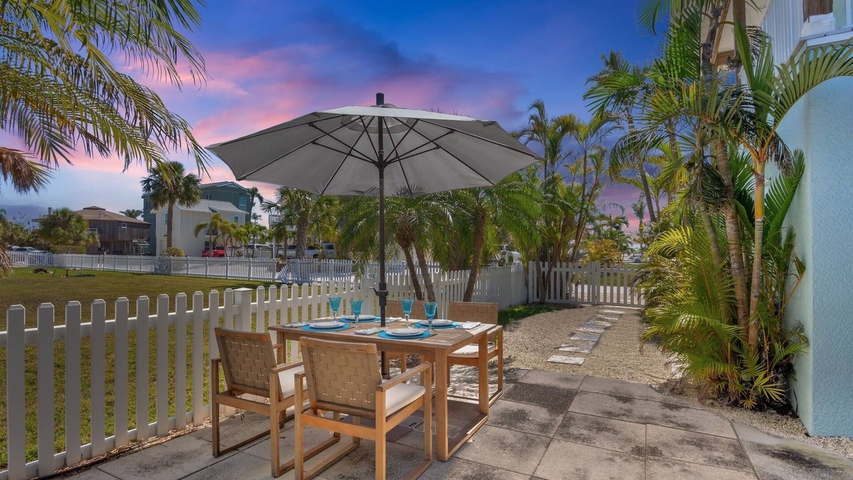 Longbeach Village House | Chic Longboat Key Retreat, Close to Beach and Dining!