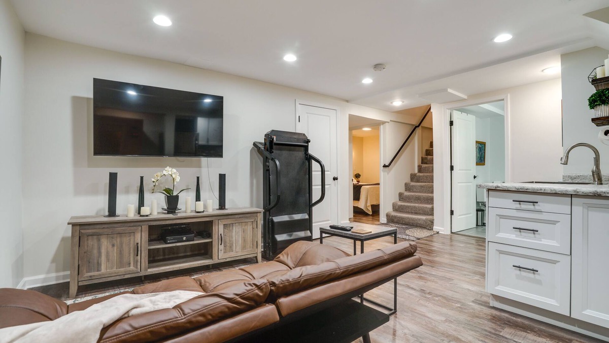Ericsson Apartment | Chic Minneapolis Apt - 6 Blocks to Lake Nokomis!