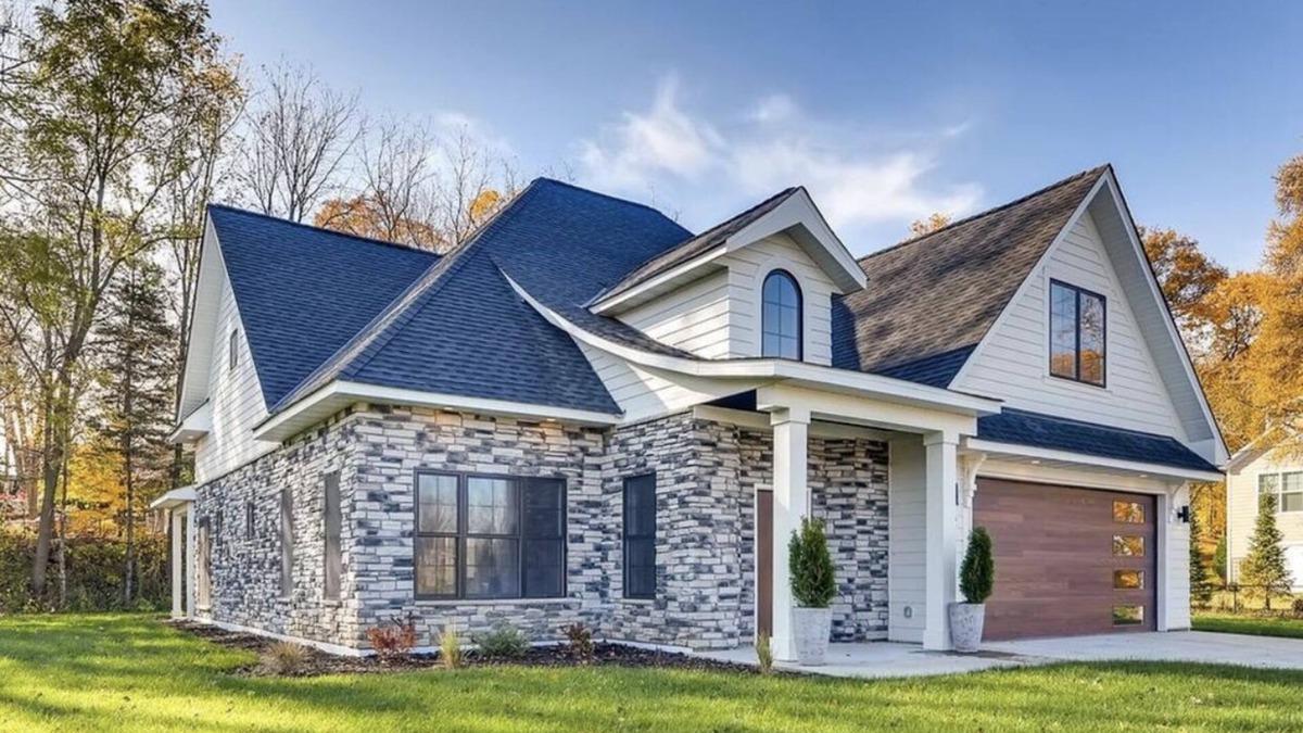 Wayzata House | Chic Modern House on the Very Desirable Location In Downtown Wayzata