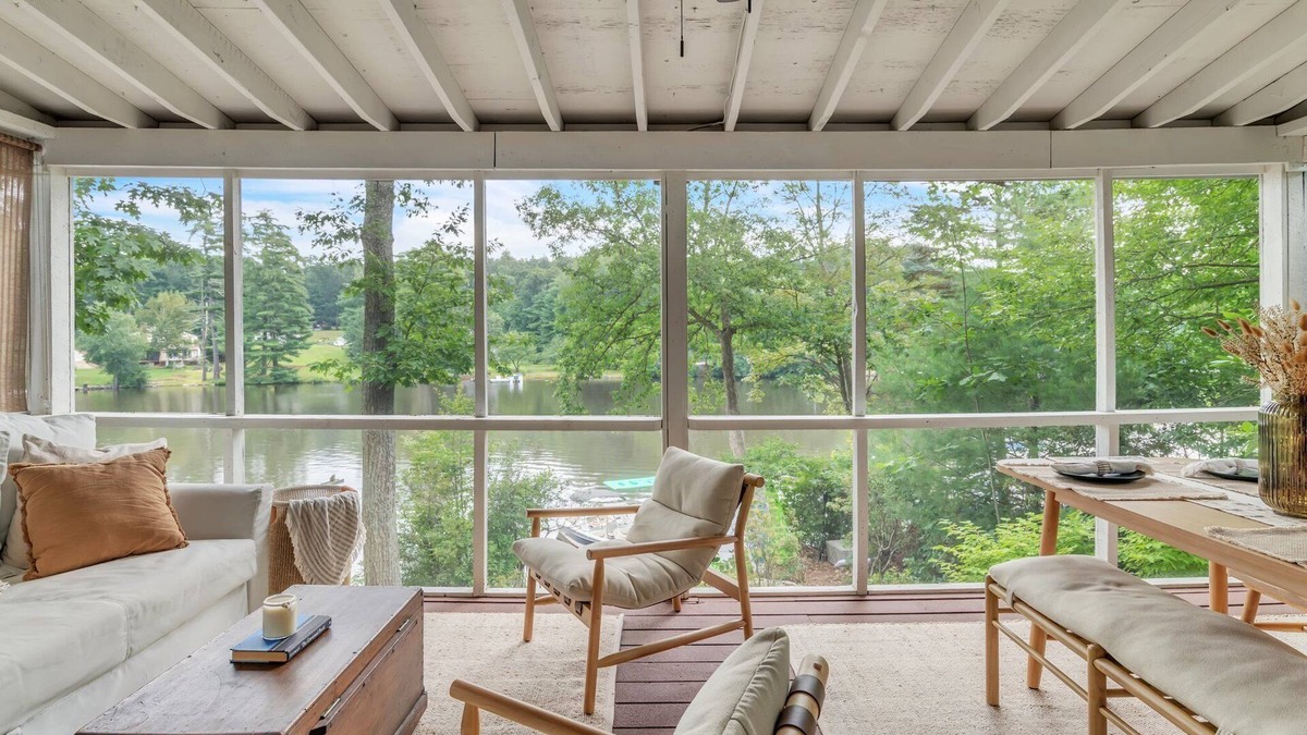 Sturbridge House | Chic & Modern Studio Lakefront House with Loft and private dock on Cedar Lake