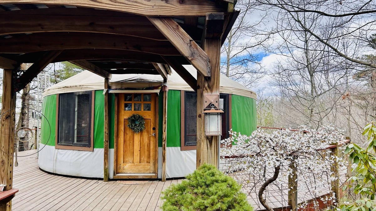 Pilot House | Chic Mountain Yurt near Floyd and Virginia Tech
