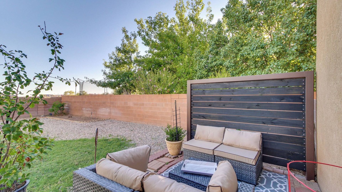 Los Lunas House | Chic New Mexico Retreat w/Patio, Grill & Fire Pit