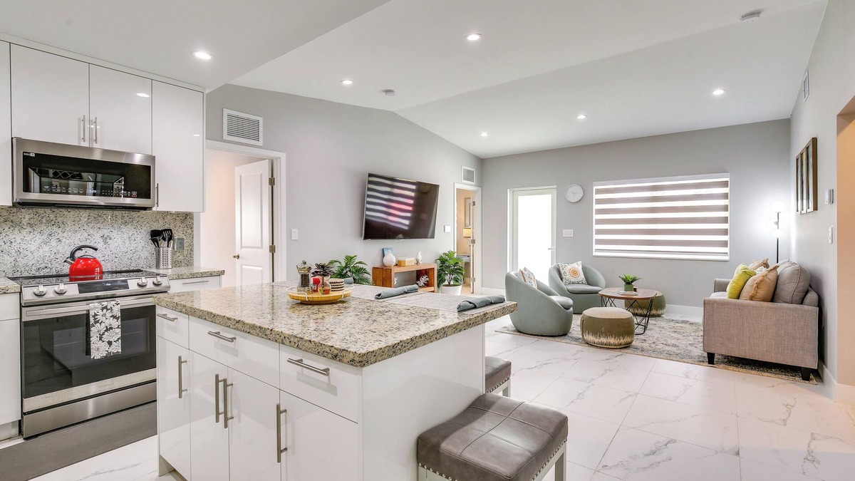 North Miami Cottage | Chic North Miami House ~ 7 Mi to Hard Rock Stadium