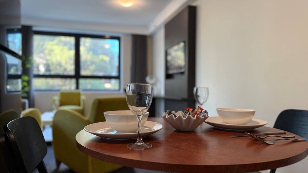 Parramatta Apartment | Chic one bedroom in Parramatta | Pool,Spa & Dining