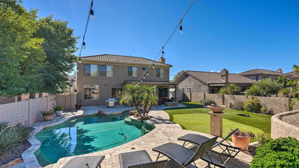 Foothills Club West House | Chic Phoenix Abode w/ Pool, Patio & Putting Green