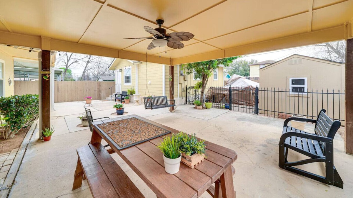 Northwest Los Angeles Heights Cottage | Chic San Antonio Cottage: 5 Miles to Downtown