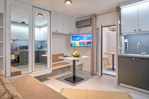 Exarhia Apartment | Chic Studio in central Athens