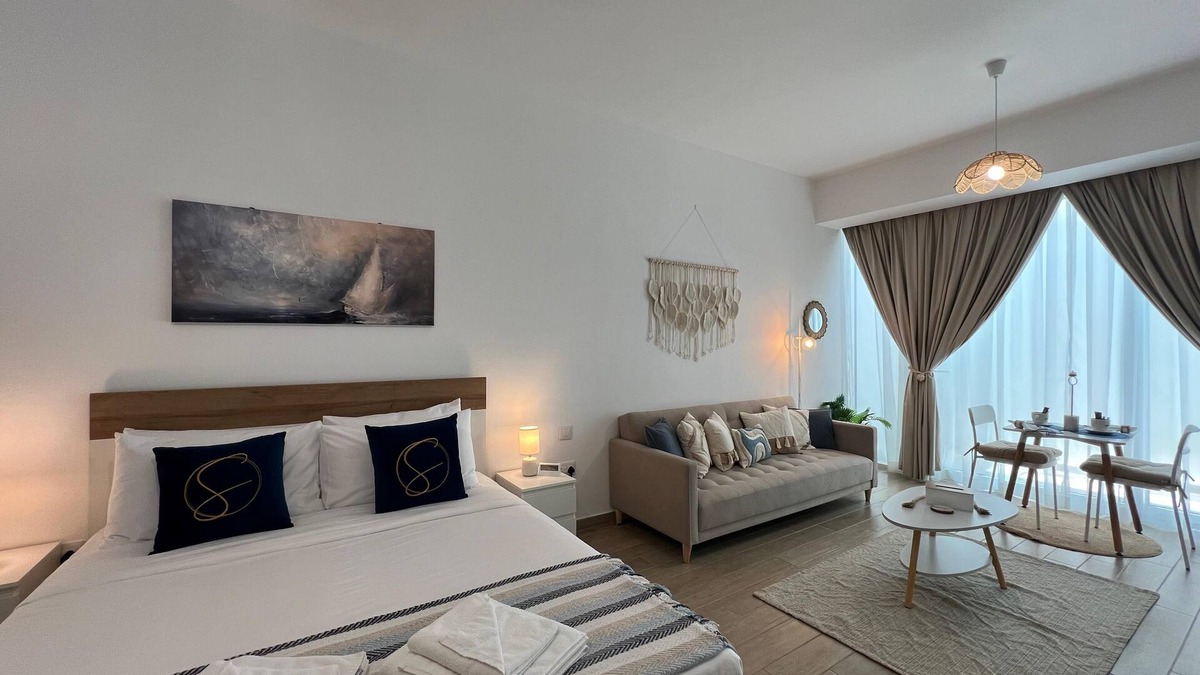 Abu Dhabi City Center Apartment | Chic studio in cool Yas Island, Abu Dhabi with WiFi, AC, fitness room