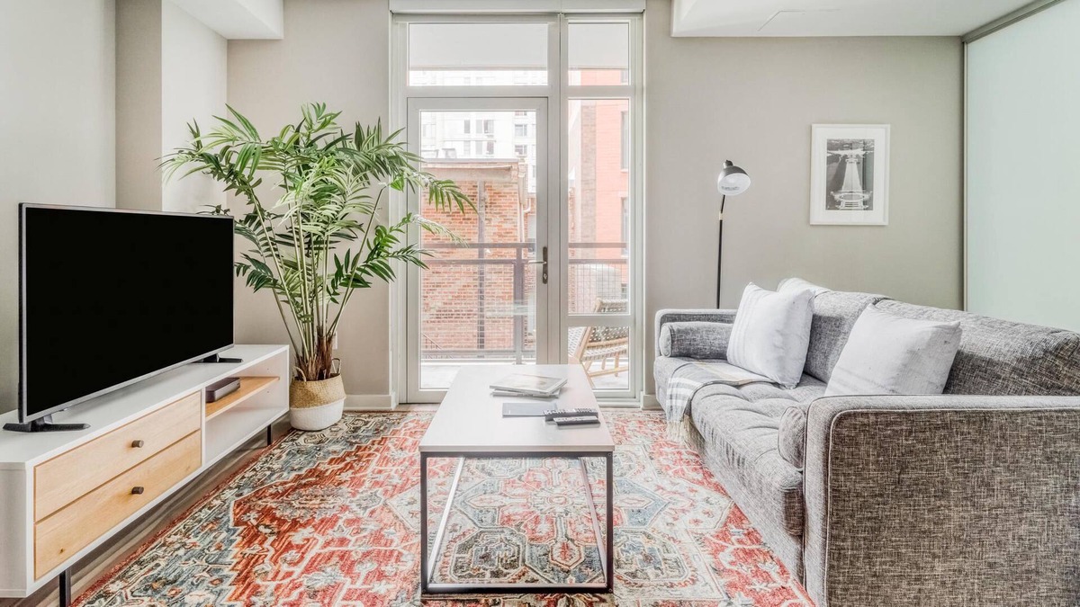 Mount Vernon Triangle Apartment | Chic Studio in Mt Vernon w/ Balcony, Gym + Pool