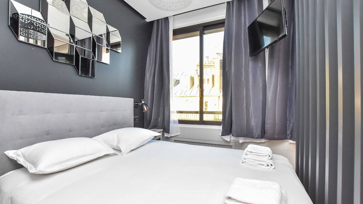 Chaussee-d'Antin Apartment | Chic studio w/jacuzzi - 2P - near Palais Garnier