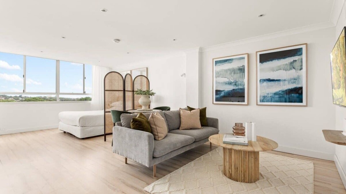 Bondi Junction Apartment | Chic Studio with a Pool and Moments from Shop