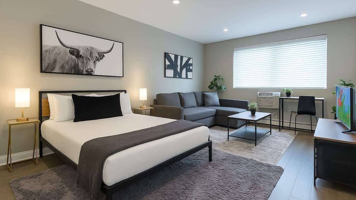 Lake View East Apartment | Chic & Stylish Studio w/Modern Kitchen