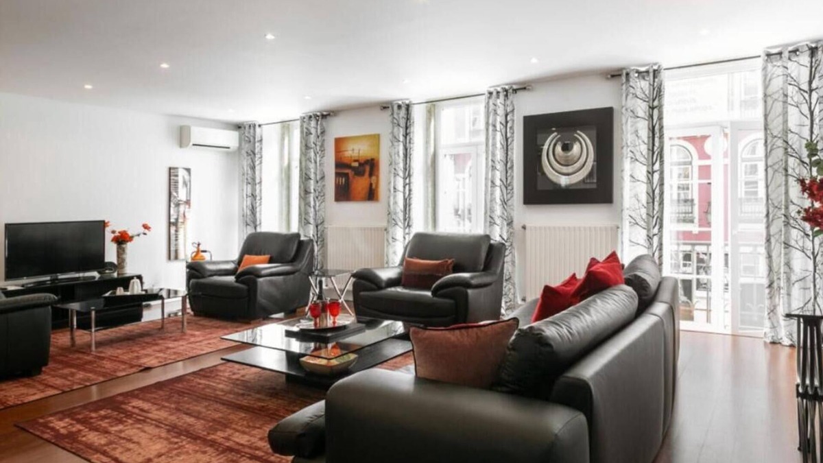 Baixa Apartment | Chic Three Bedroom Apartment in Chiado's Heart