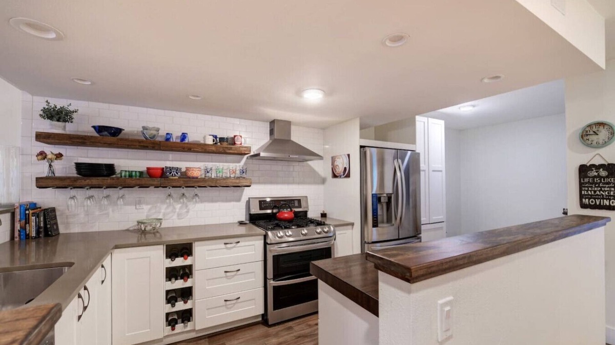 Green Meadows House | Chic Townhome ~ 5 min drive to Pearl ~ Game Room