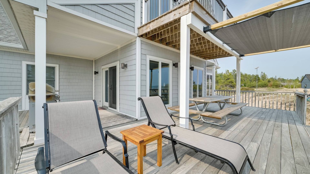 De Tour Village House | Chic Townhome on Lake Huron w/Private Beach!