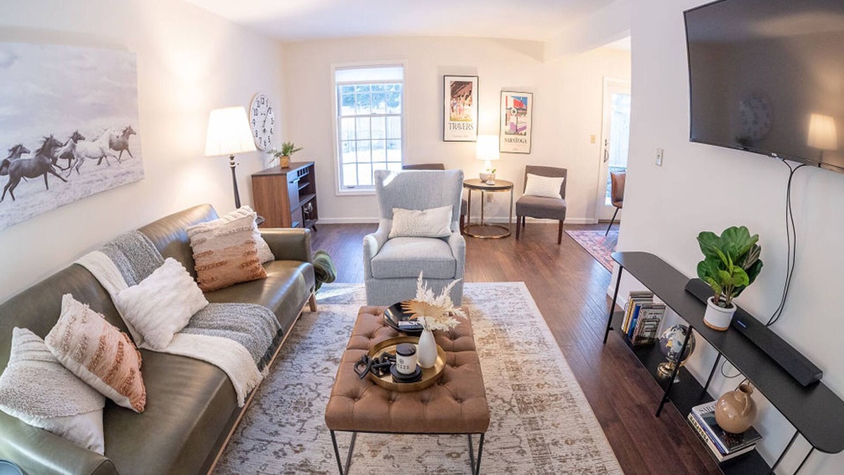 Ballston Spa House | Chic Townhouse Near SPAC, Restaurants, 3 bedrooms, King Beds, Pet Friendly