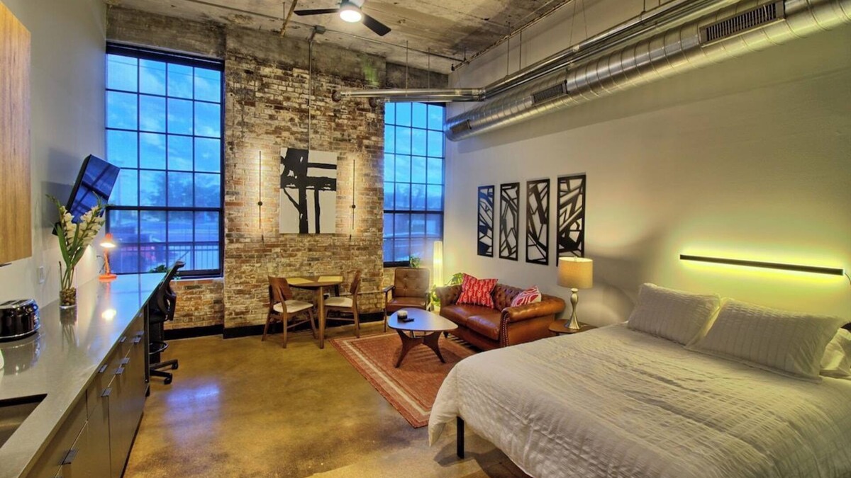 Midtown Hotel | Chic Ultramodern Studio Loft w/Designer Features