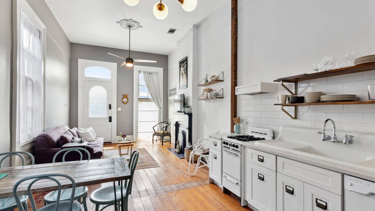 Irish Channel House | Chic Uptown Victorian, Stroll to Magazine St