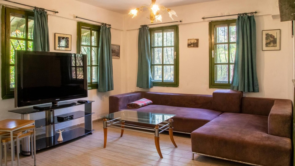 Akbuk Villa | Chic Villa w Garden 10 min to Sea in Akbuk Didim