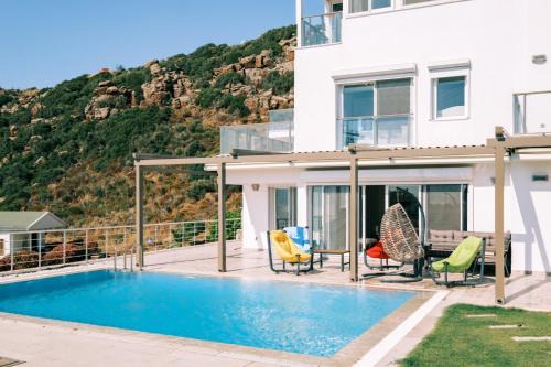 Gundogan Villa | Chic Villa w Patio Pool 3 min to Beach in Bodrum