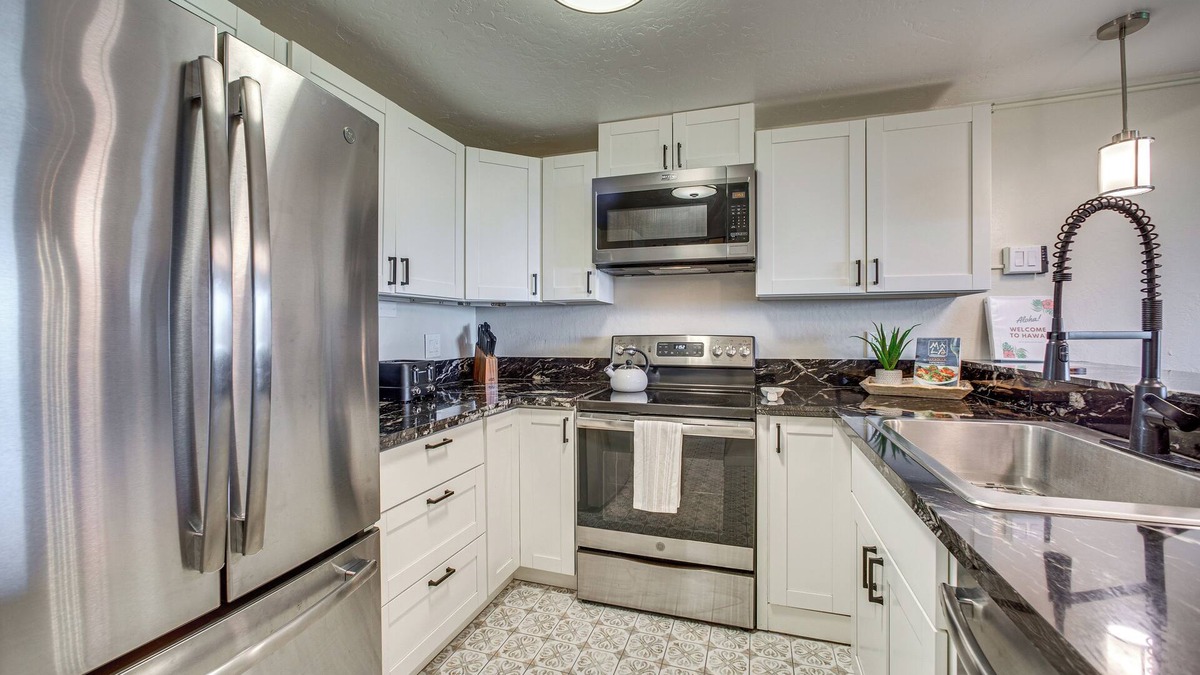 Waikoloa Apartment | Chic Waikoloa Condo w/Lanai + Complex Pools!
