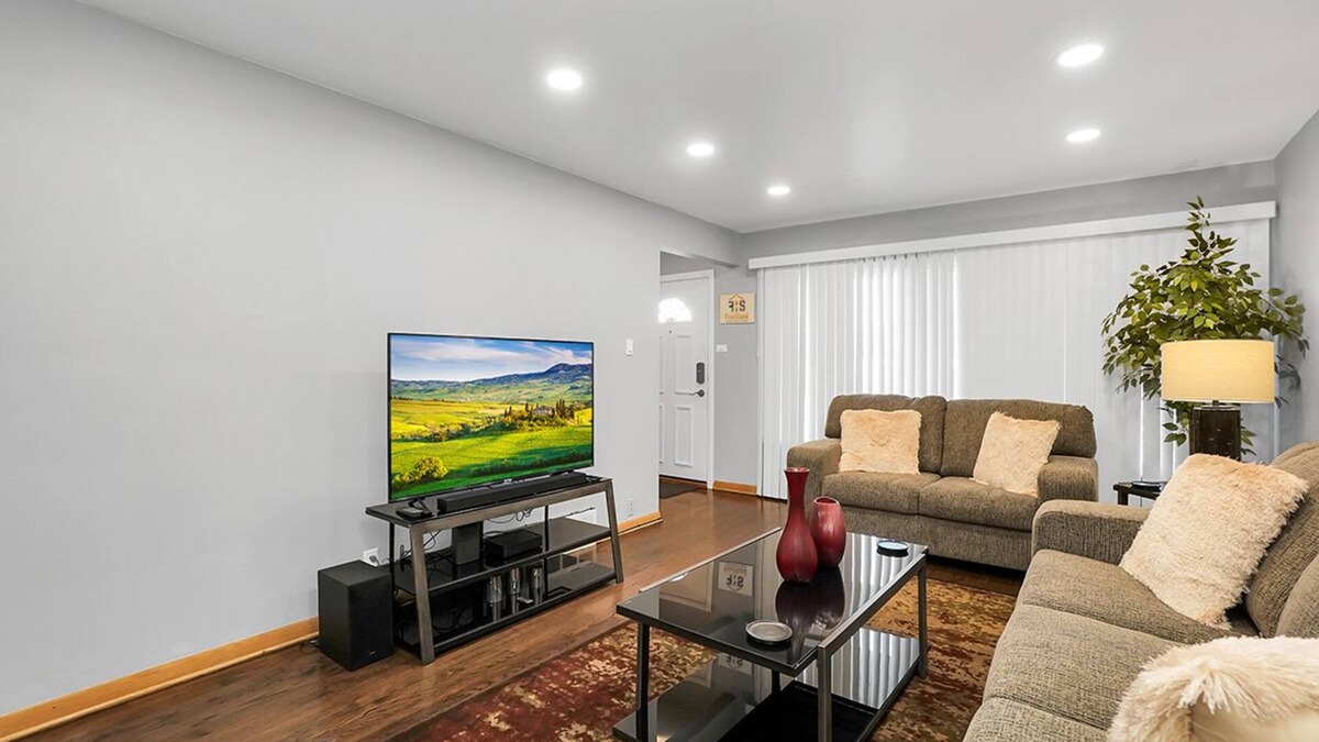 Forestview House | Chicago FHS Rental - W 64th St