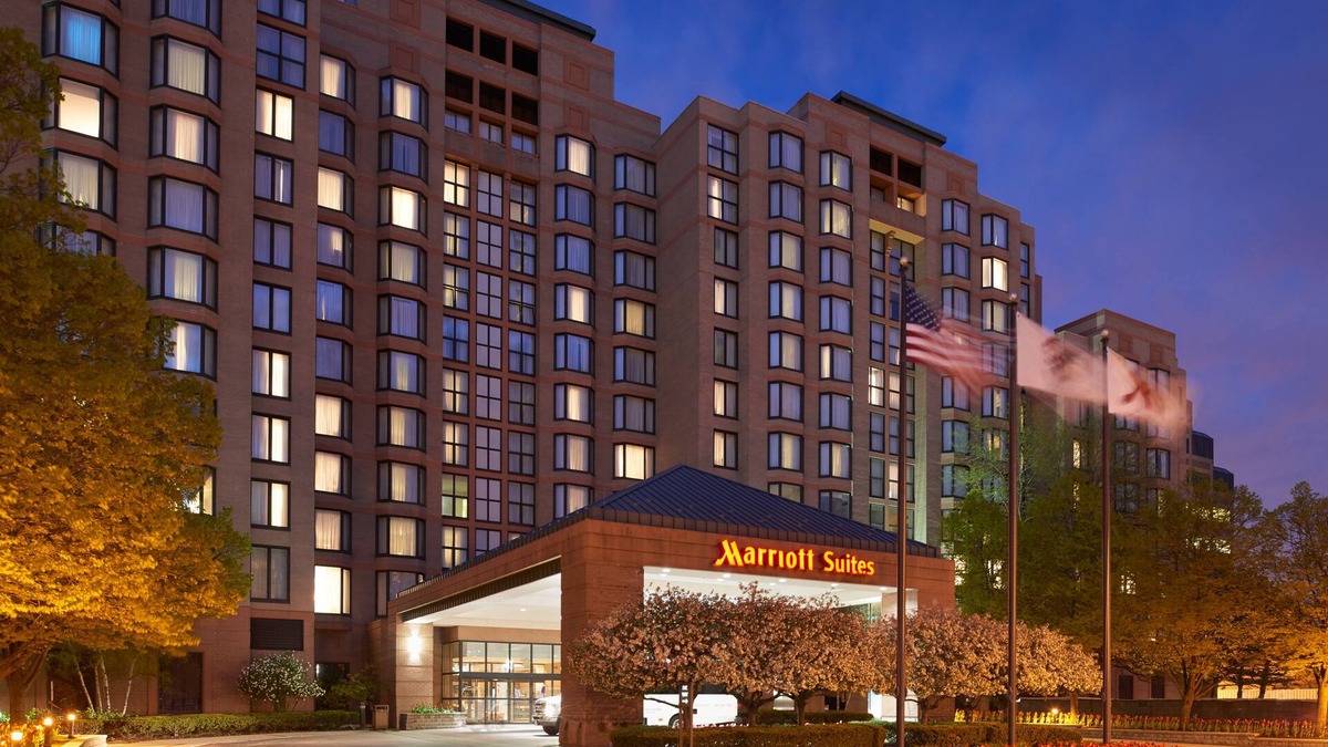 Rosemont Hotel | Chicago Marriott Suites O'Hare