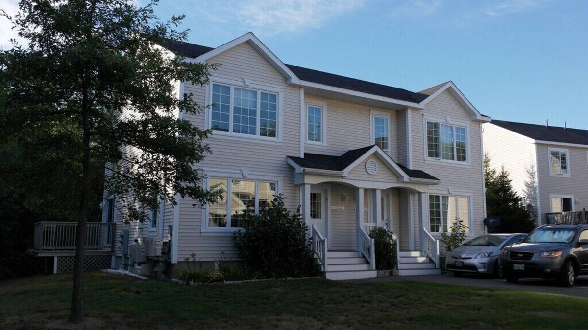 Bar Harbor Condo | Chickadee Cottage/Footsteps from Acadia National Park and downtown Bar Harbor!