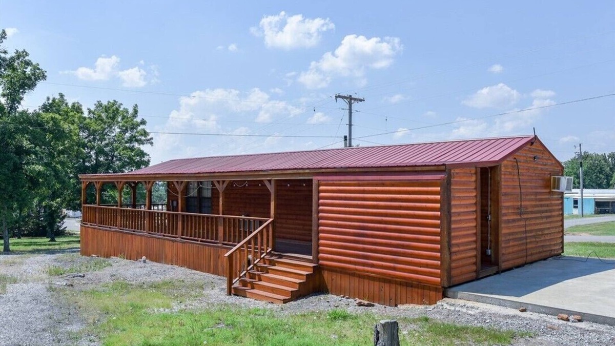 Cookson Cabin | Chicken Creek Cabin, 1 mile from Chicken Creek Boat Ramp.