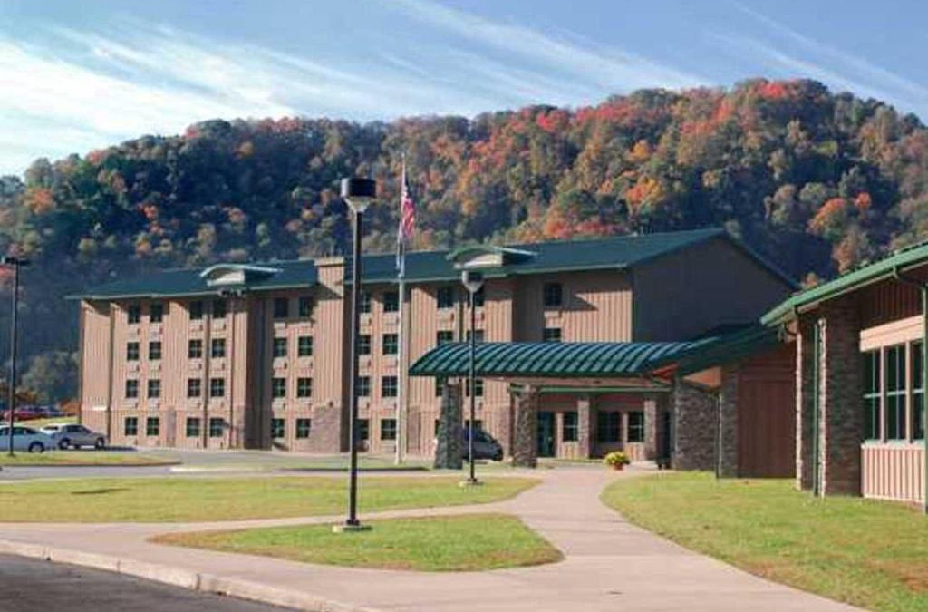 Henlawson Cabin | Chief Logan Lodge Hotel & Conference