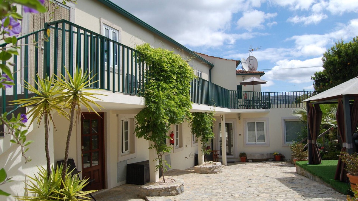 Penela Apartment | Child and pet friendly apartment with open plan lounge, kitchen and dining area.