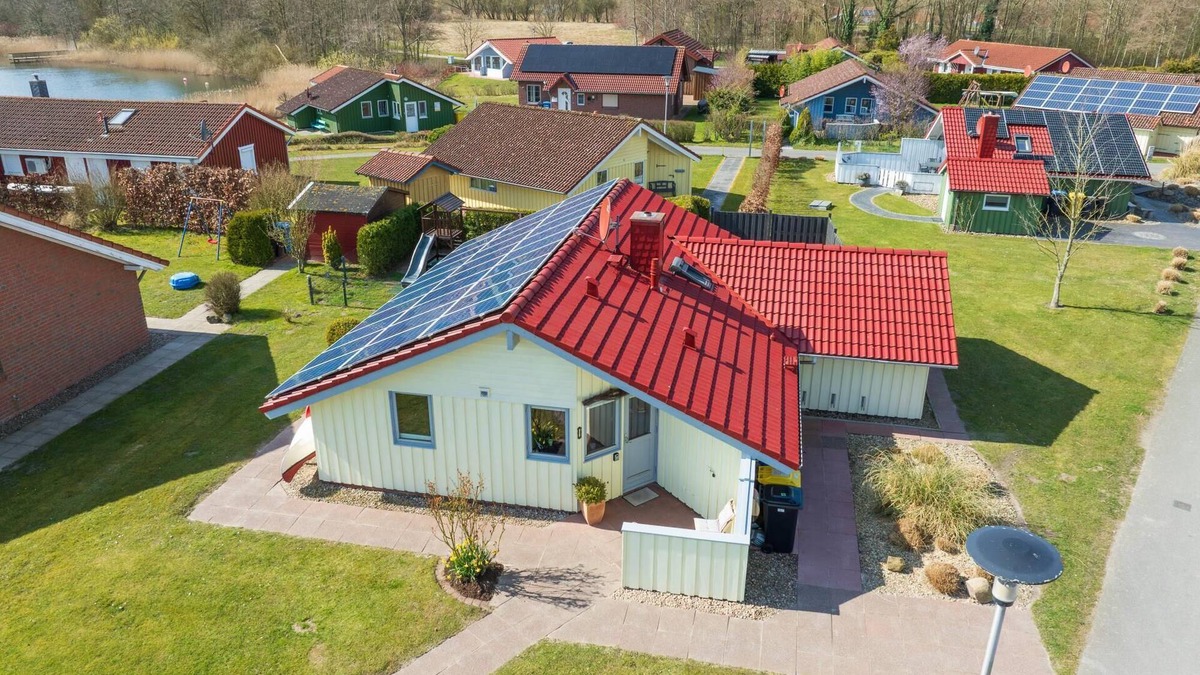 Norderteil House | Child-friendly 5-person wellness holiday home Treibholz with two showers and toilets, sauna, whirlpool, wood-burning stove, conservatory and canoe in Otterndorf