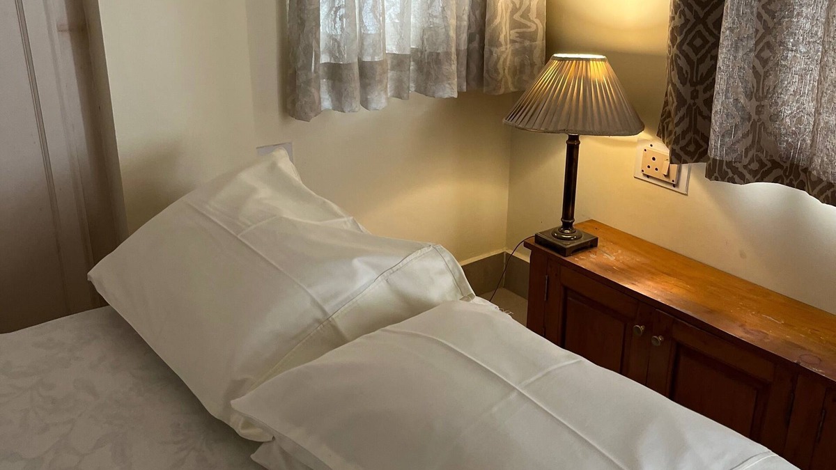 Puttaparthi Apartment | Chitravati Suite: Comfortable Western Style Apartment for Solo Travellers