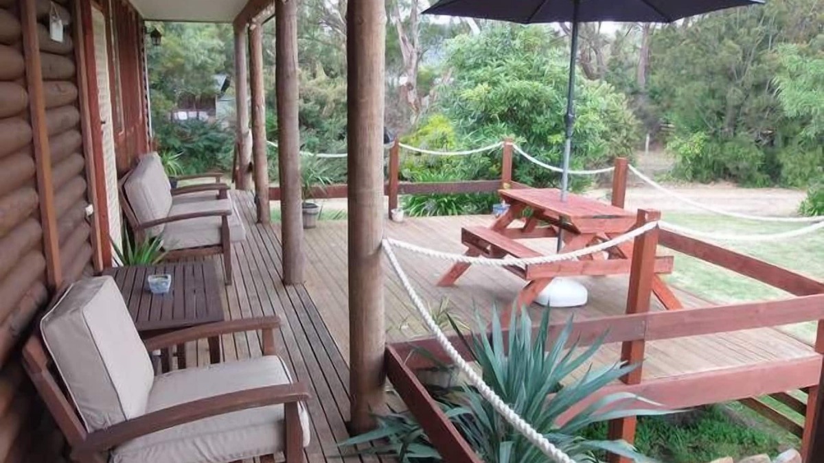 White Beach House | Chloe's Cabin - White Beach