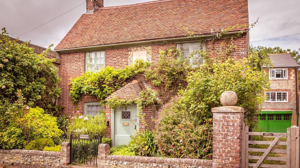 Eastbourne House | Chocolate-box pretty Pear Tree Cottage in South Downs village