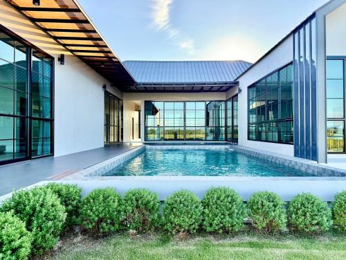 Khlung Villa | Chomnok Chomna Pool villa