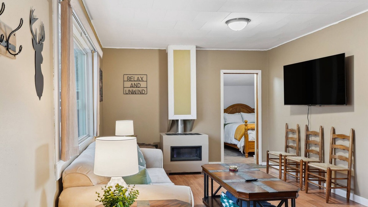 Bynum Cabin | Choteau Vacation Rental w/Yard: Walk to Downtown!