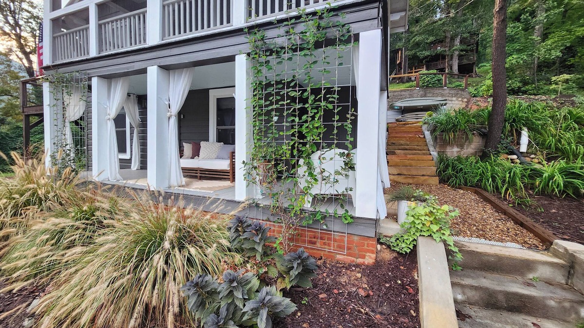 Chimney Rock House | Chow Phun Palace, it's cool, it's quirky and it's beautiful.book today!