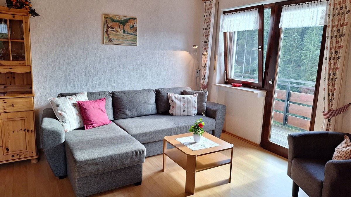 Oppenau Apartment | Christianshof - Holiday Apartment '3' with Mountain View, Shared Garden and Wi-Fi