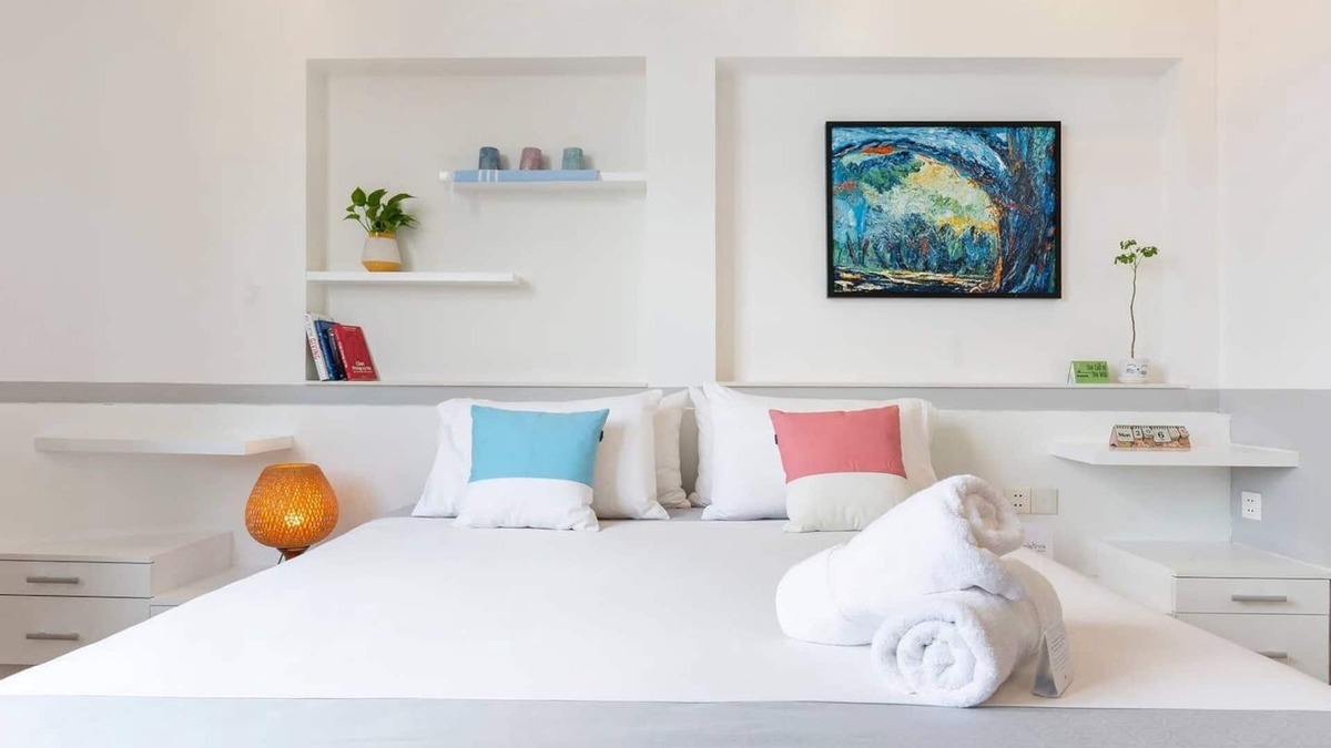 Tan Phu District Apartment | Christina's NT42 SUITE w/KING-SIZED Bed in CENTER