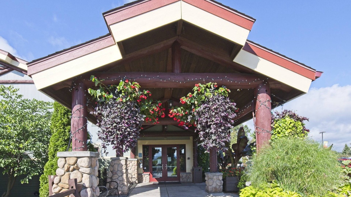 Wisconsin Dells Cottage | Christmas Mountain Village™ - Wisconsin Dells - 2 Bedroom Cottage