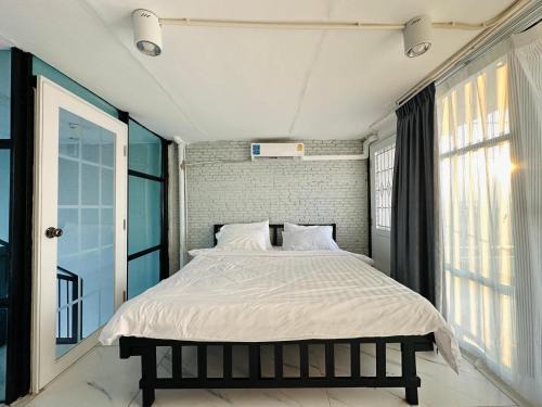 Bang Phlat Apartment | Chubby 9